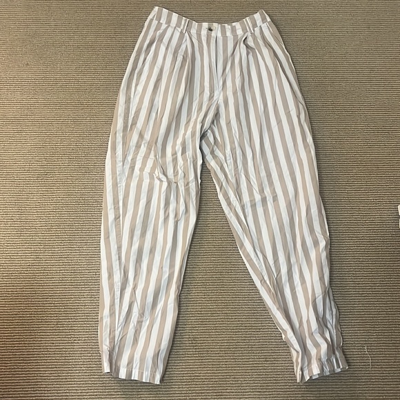 Hollister White halter bodysuit & Urban Outfitters pants - Picture 4 of 6